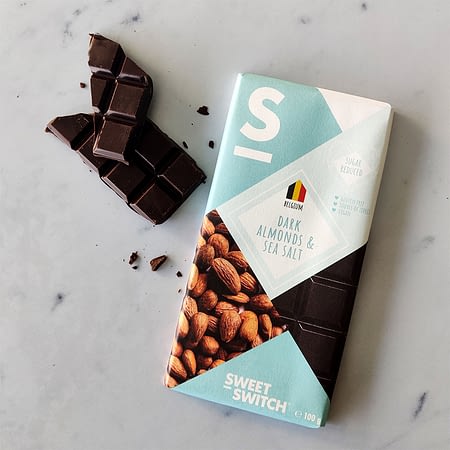 Belgiškas juodasis šokoladas su migdolais ir jūros druska, be cukraus ir glitimo, Sweet Switch (100g) | ifood.lt
